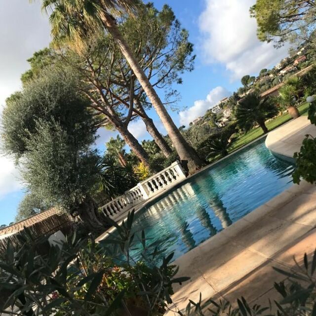 Un havre de paix au cœur de la Côte d’Azur 

#antibes #maisondhotes #piscine #cotedazur